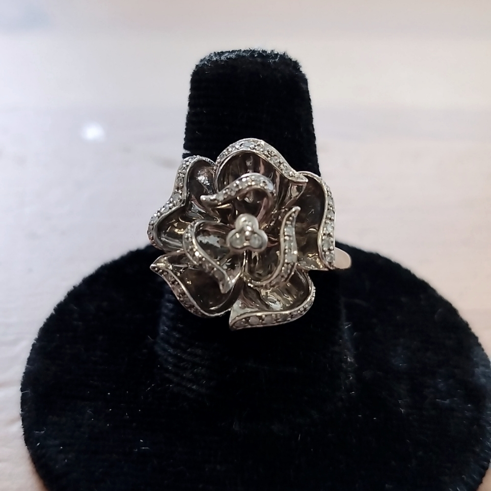 Vtg. Estate Diamond Flower Ring. Sterling Silver 925, 0.15 ctw diamonds size 8